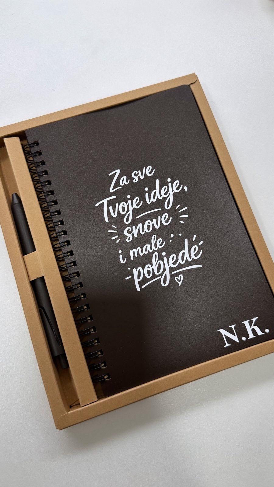 Notes A5 sa koricama od kafe i hemijskom olovkom